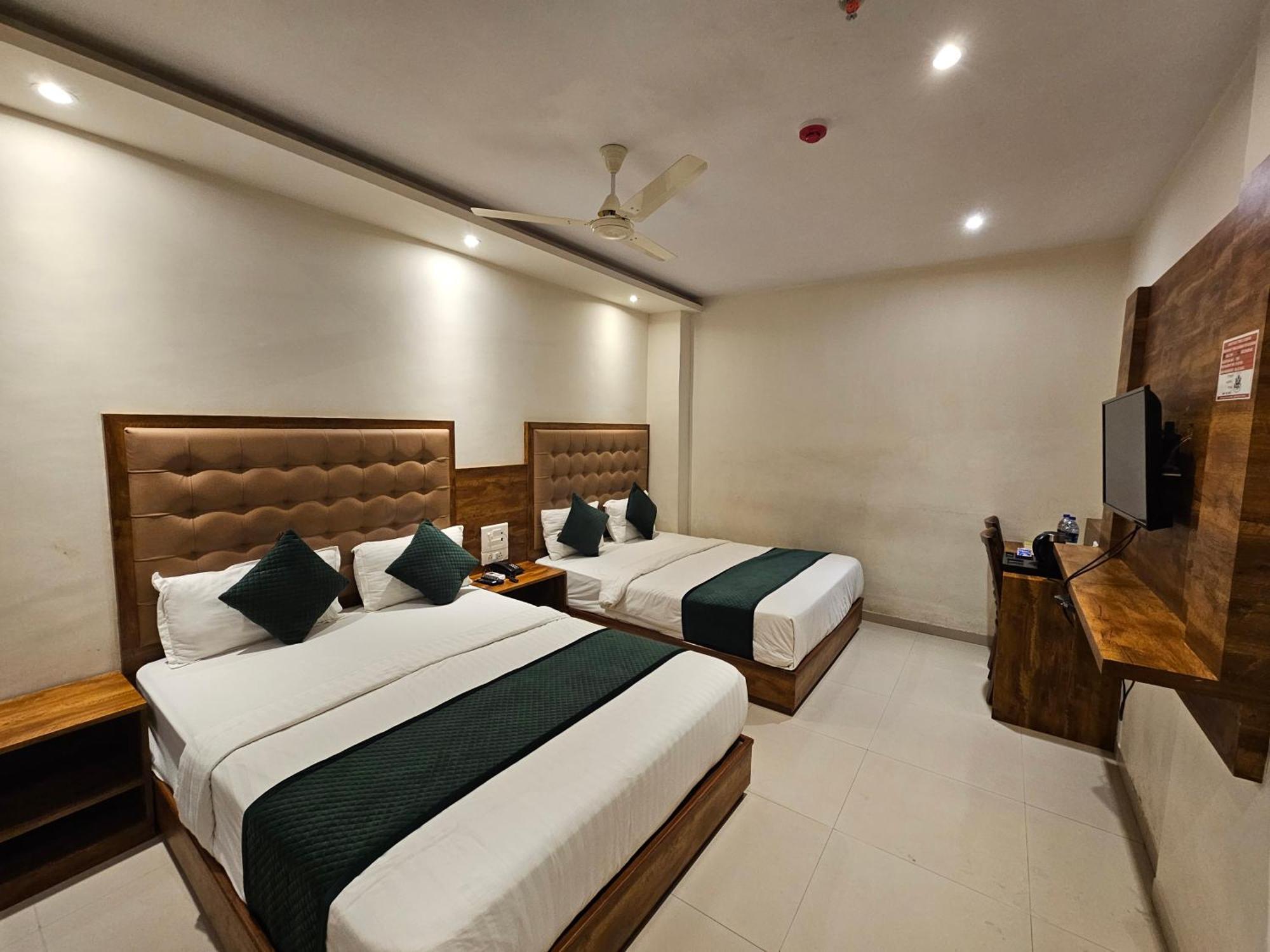 Hotel Bkc Garden - Near Us Embassy Bkc Mumbai Kültér fotó