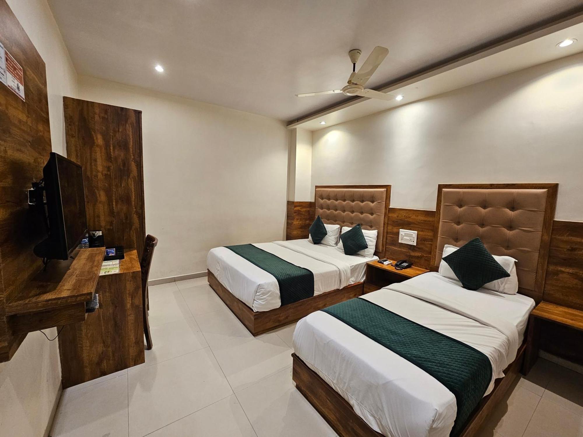 Hotel Bkc Garden - Near Us Embassy Bkc Mumbai Kültér fotó