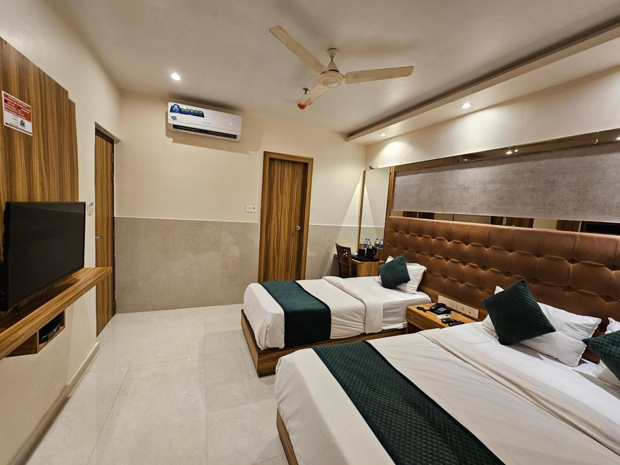 Hotel Bkc Garden - Near Us Embassy Bkc Mumbai Kültér fotó